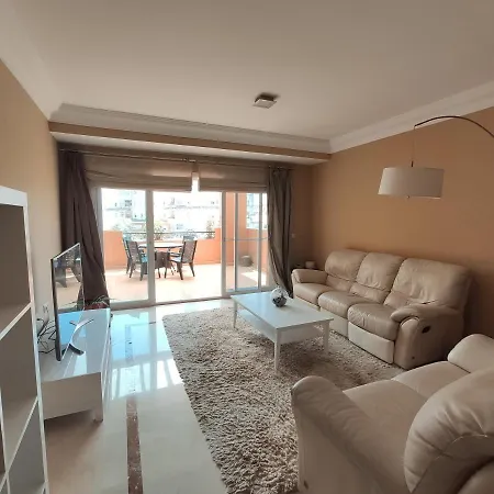 Apartamento En * Εστεπόνα